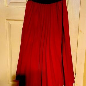 Le Lis Red Pleated midi Skirt (M)